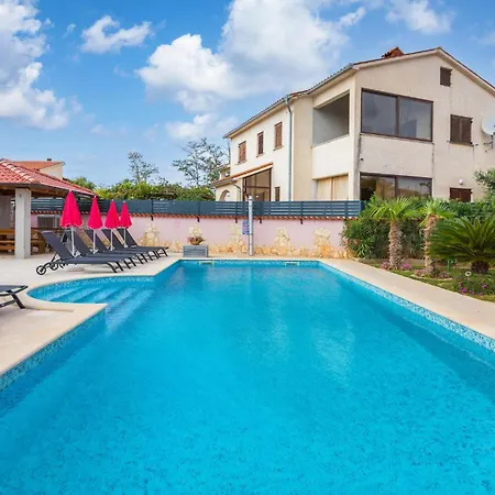 Stunning In Valbandon With Wifi Apartment Fazana