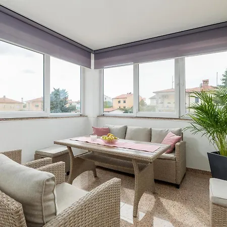 Apartment Stunning In Valbandon With Wifi