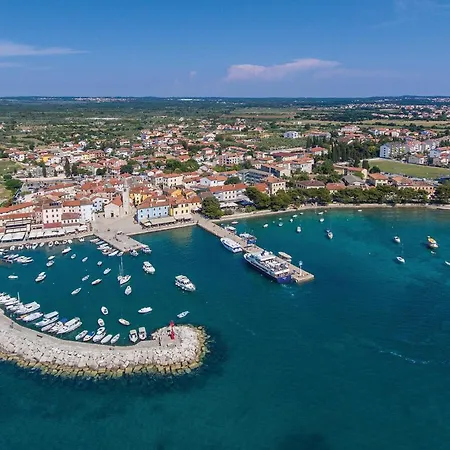 Stunning In Valbandon With Wifi Apartment Fazana