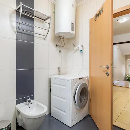 Stunning In Valbandon With Wifi Apartment Fazana
