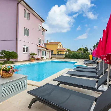 Stunning In Valbandon With Wifi Apartment Fazana