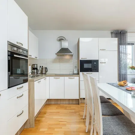 Stunning In Valbandon With Wifi Apartment Fazana