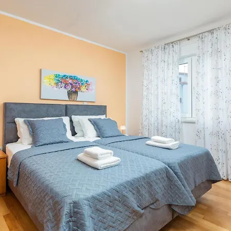 Apartment Stunning In Valbandon With Wifi