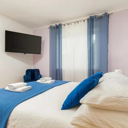 Stunning In Valbandon With Wifi Apartment *