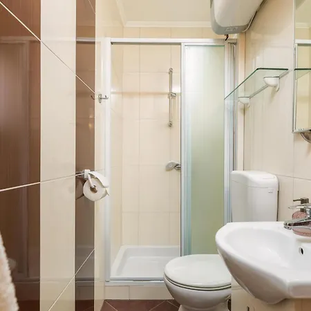 Stunning In Valbandon With Wifi Apartment *