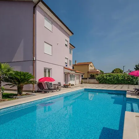 Stunning In Valbandon With Wifi Fazana